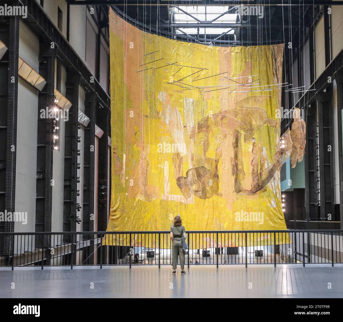 London, UK. 09th Oct, 2023. El Anatsui Back, Behind the Red Moon