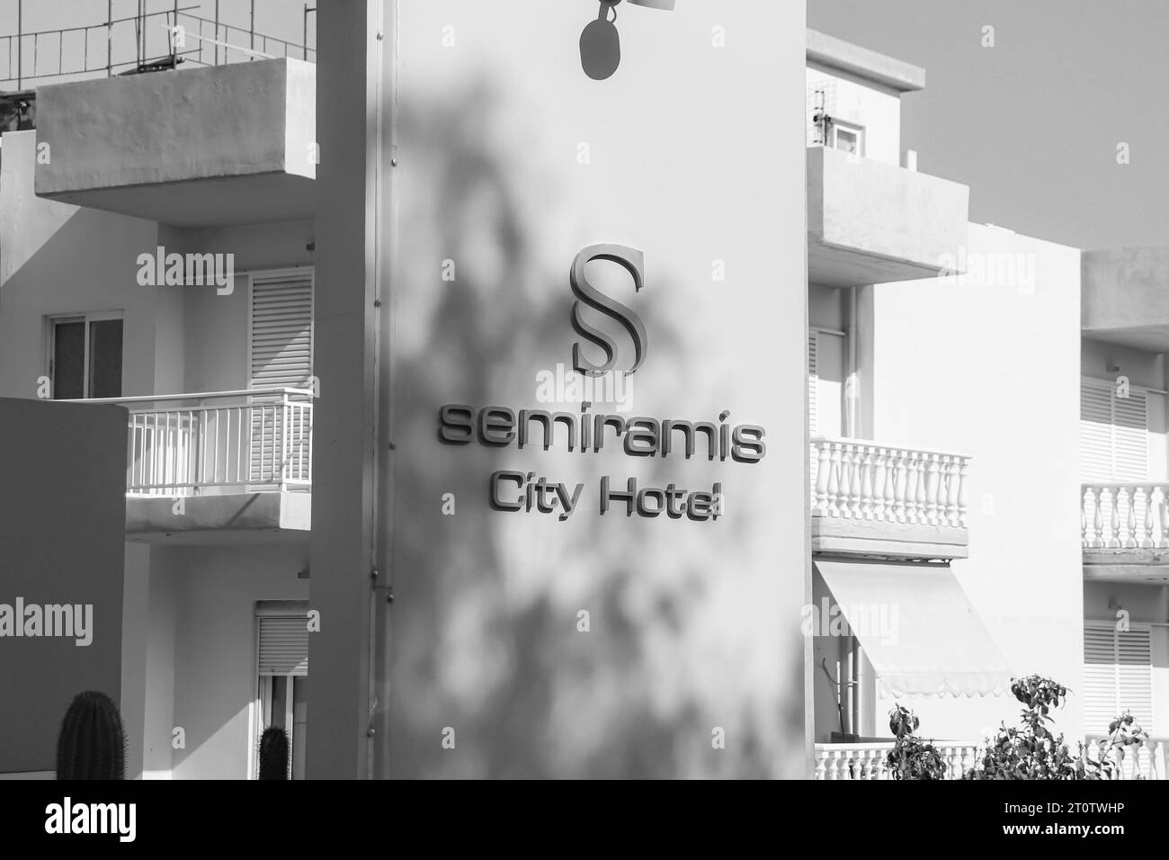 Hotel exterior city Black and White Stock Photos & Images - Alamy