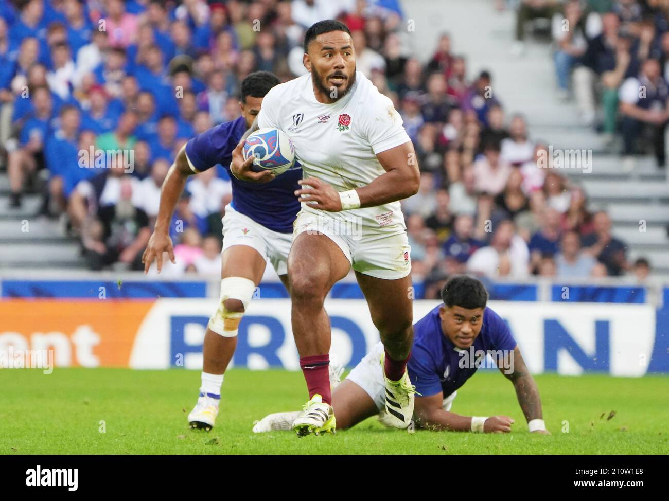 Manu Tuilagi of England during the World Cup 2023, Pool D rugby union match between England and Samoa on October 7, 2023 at Pierre Mauroy stadium in Villeneuve-d'Ascq near Lille, France - Photo Laurent Lairys/DPPI Credit: DPPI Media/Alamy Live News Stock Photo