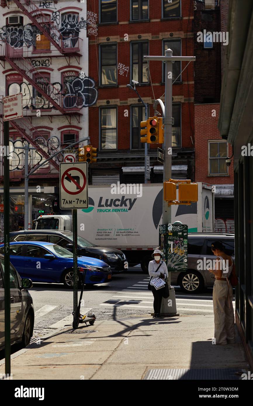 NEW YORK, USA - NOVEMBER 26, 2022: heavy traffic and pedestrians on downtown street of autumnal city Stock Photo