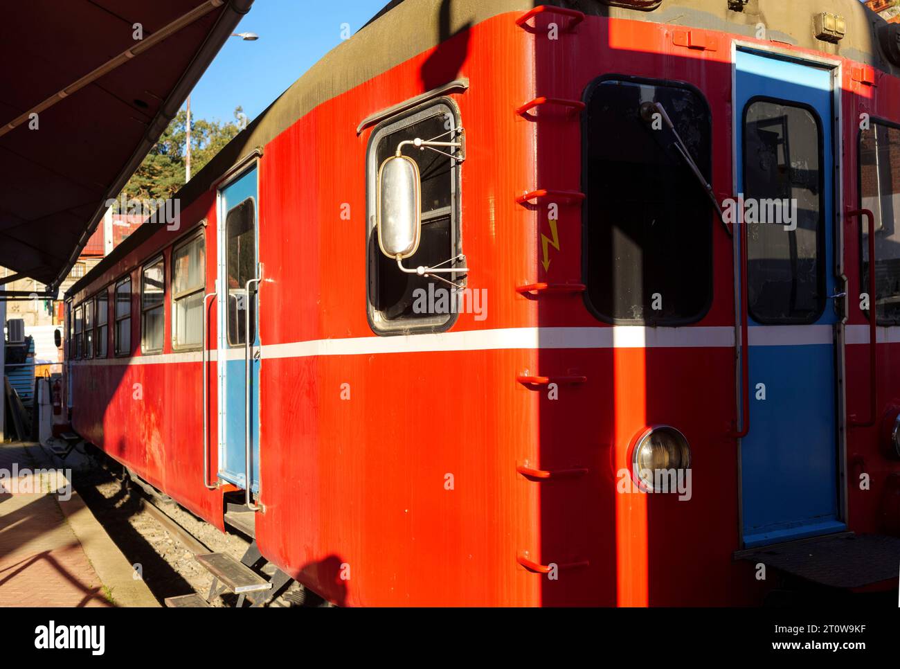 Old red train carriage hi-res stock photography and images