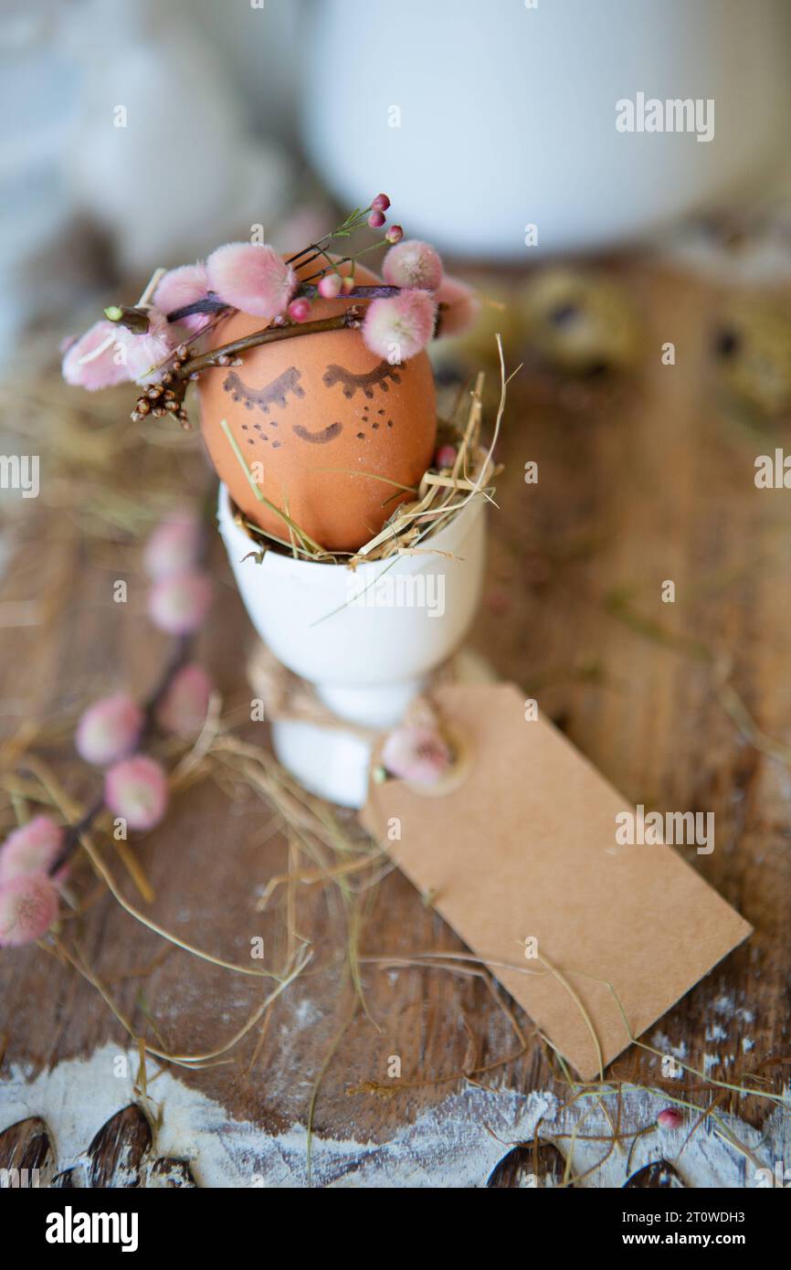8 February 2023: Easter egg in egg cup with crown of branches and face. Easter concept *** Osterei in Eierbecher mit Krone aus Zweigen und Gesicht. Ostern Konzept Credit: Imago/Alamy Live News Stock Photo