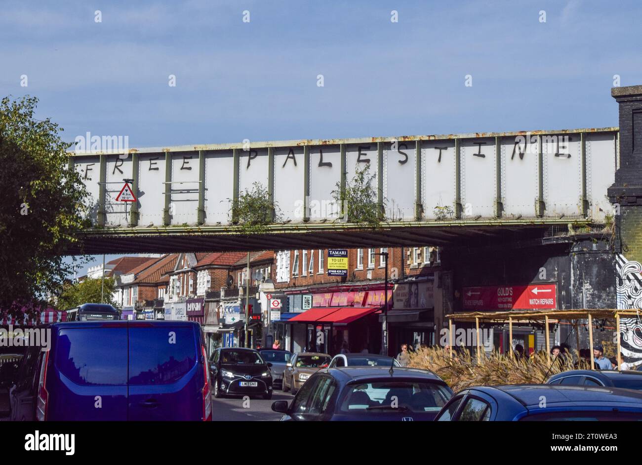 Palestine bridge golders green hires stock photography and images Alamy