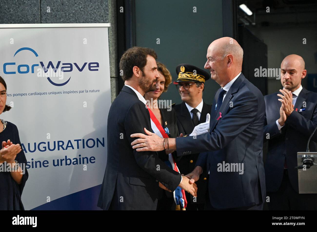 Corwave System Roland Lescure, Minister Delegate for Industry shake hands with Louis ...