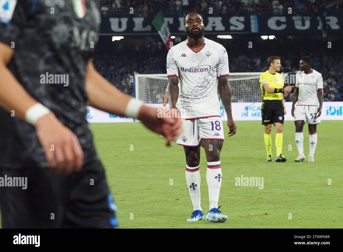 Artemio Franchi stadium, Florence, Italy, October 31, 2021, Lorenzo Venuti ( Fiorentina) and Mbala Nzola (Spezia) during ACF Fiorentina vs Spezia Cal  Stock Photo - Alamy