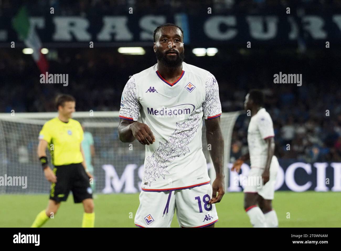 Artemio Franchi stadium, Florence, Italy, October 31, 2021, Lorenzo Venuti ( Fiorentina) and Mbala Nzola (Spezia) during ACF Fiorentina vs Spezia Cal  Stock Photo - Alamy