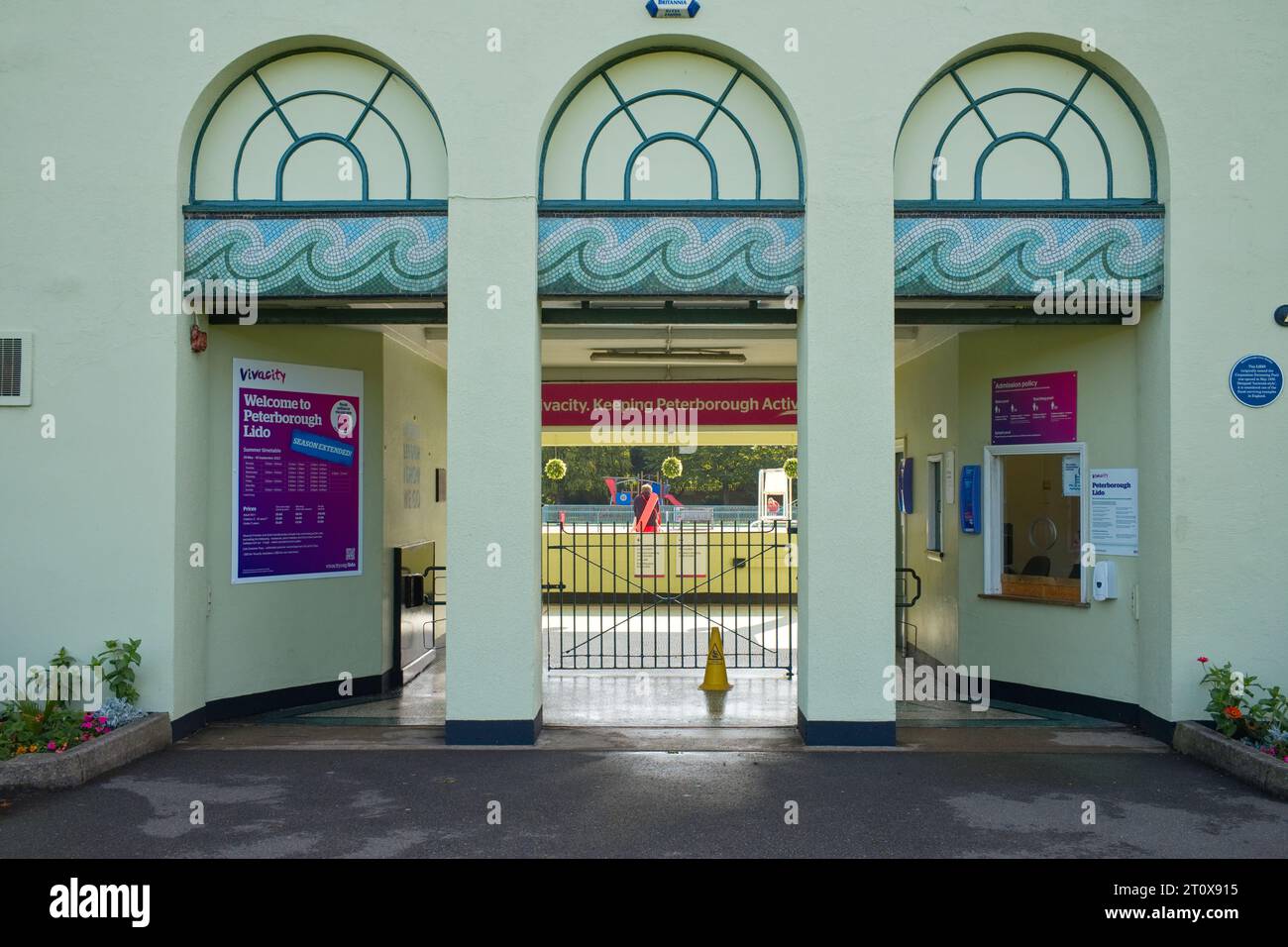 Entrance to the hacienda-style outdoor lido swimming pool at Peterborough Stock Photo
