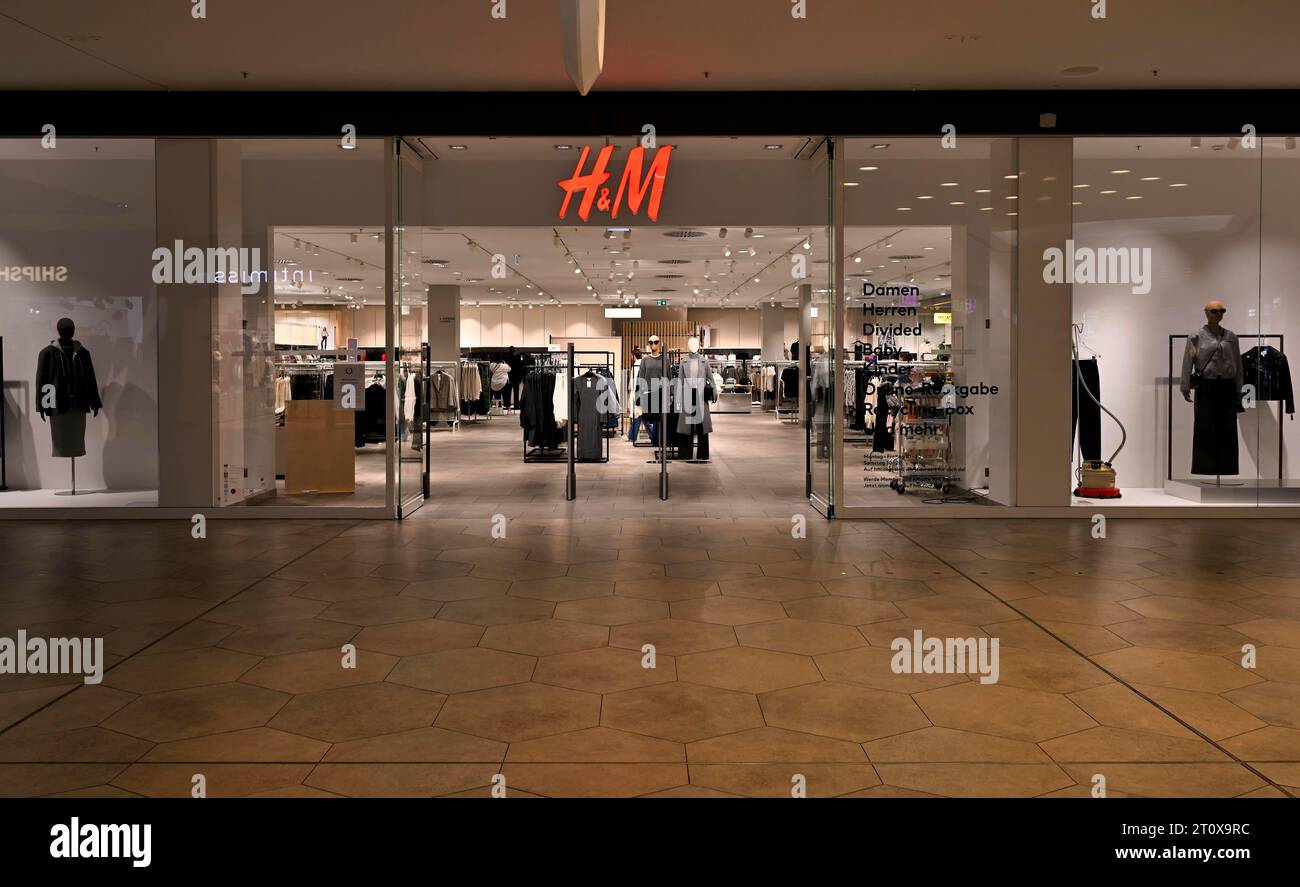 H&m interior hi-res stock photography and images - Alamy