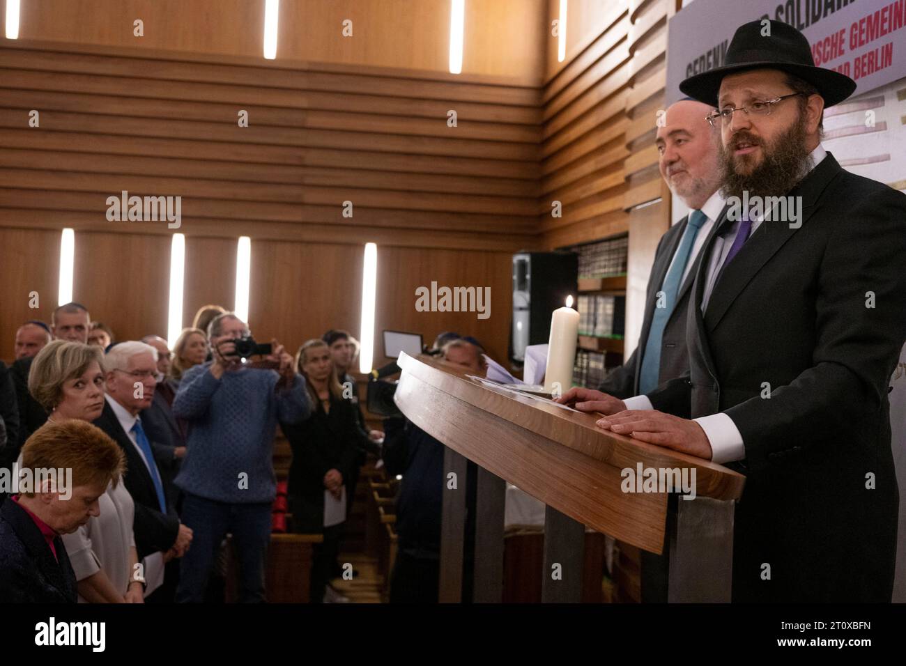 Berlin, Germany. 09th Oct, 2023. Rabbi Yehuda Teichtal (r) and Ron ...