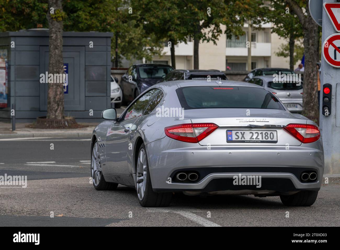 Detail von Maserati Logo. Supercar und Luxus Sportwagen auf Ausstellung in  Turin Auto zeigen Stockfotografie - Alamy