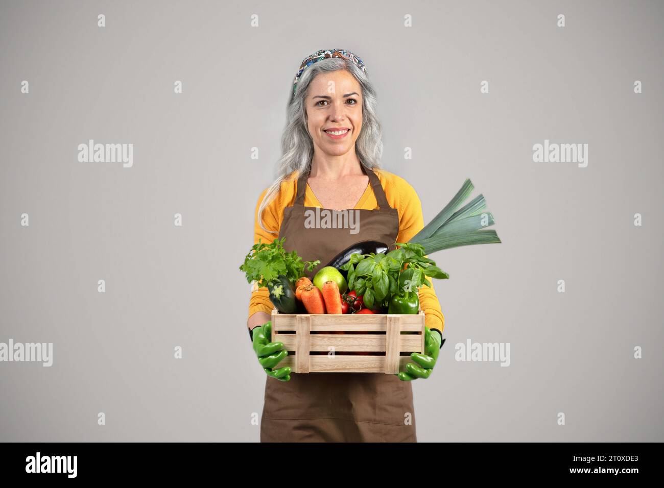 Senior woman full products hi-res stock photography and images - Alamy