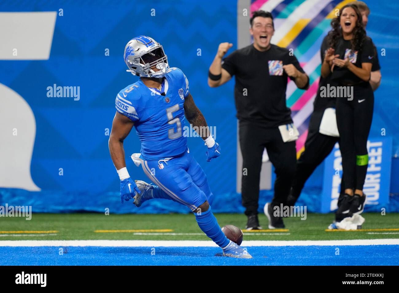 Detroit Lions running back David Montgomery runs into the endzone for a