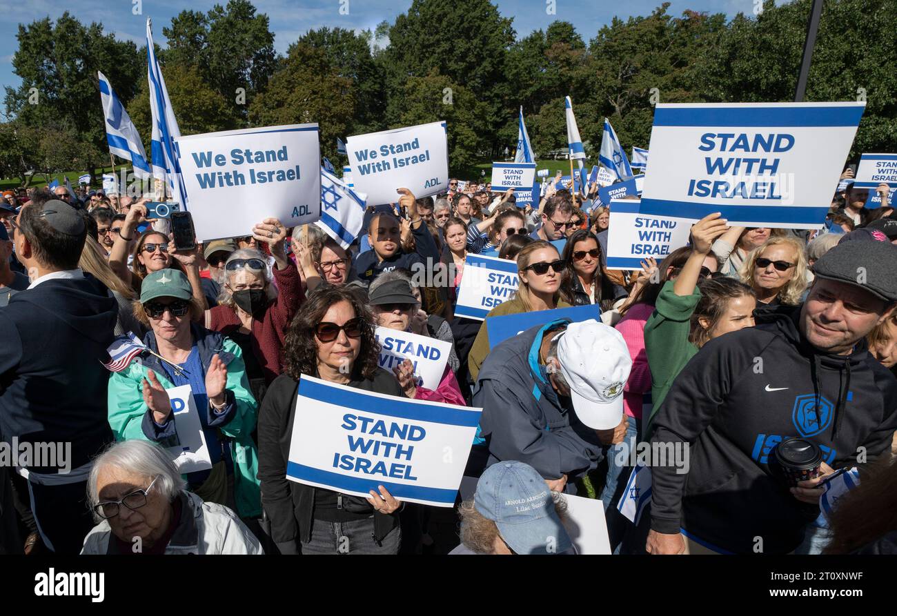 Boston, Massachusetts, USA  October 9, 2023 People rallying in support of Israel on the Boston Common after the Hamas attack on Israel.  The rally sponsored by Combined Jewish Philanthropies . The crowd of about 1000 was addressed by religious leaders and politicians including Senator Elizabeth Warren and Senator Ed Markey and Massachusetts Governor Maura Healey. Credit: Rick Friedman/Alamy Live News Stock Photo