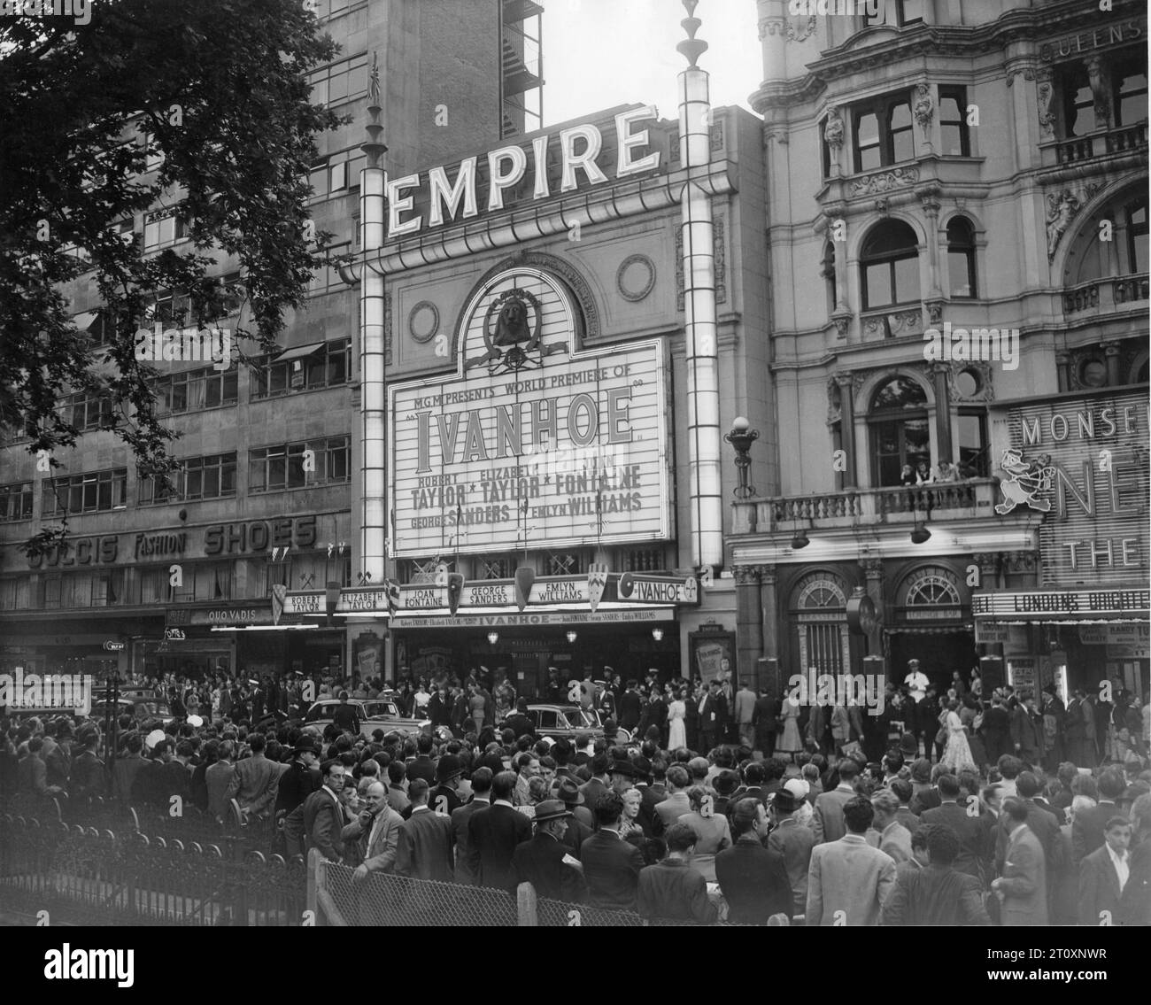 IVANHOE World Film Premiere EMPIRE Leicester Square Cinema June 13th 1952  Robert Taylor Elizabeth Taylor Metro Goldwyn Mayer Stock Photo