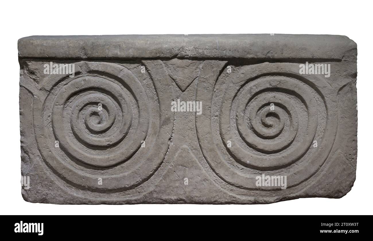 Neolithic Period. Temple Period (3600 to 2500 BC). Tarxien Temple Complex. Malta. Built in honour of a mother goddess of fertility. Detail of an architectural fragment decorated with ornamental reliefs in the form of a spiral. National Museum of Archaeology. Valletta. Malta. Stock Photo