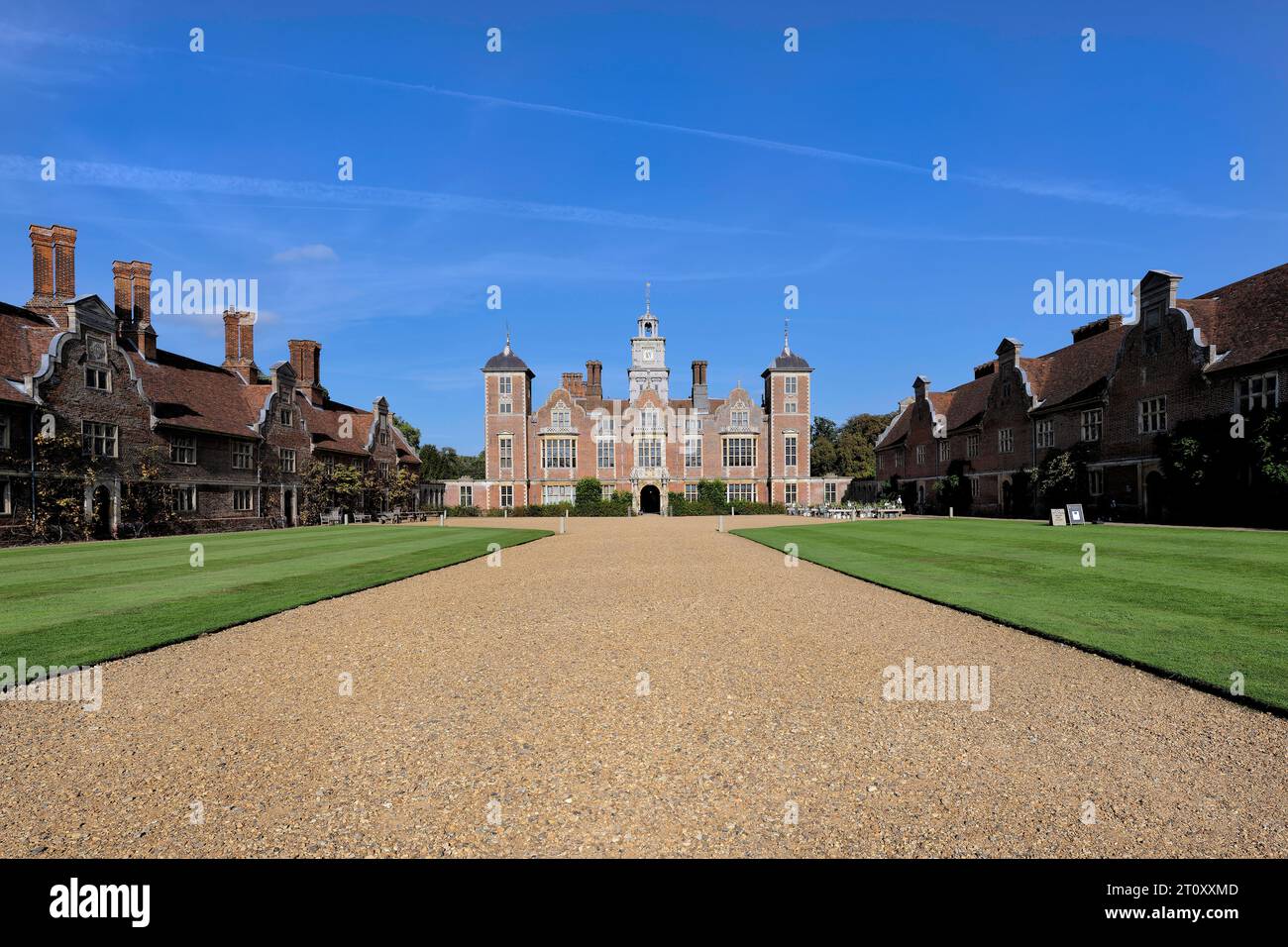 The approach to blickling hall Stock Photo Alamy
