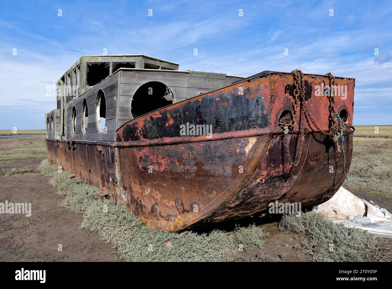 Rusting ex-houseboat in blakeney, norfolk Stock Photo