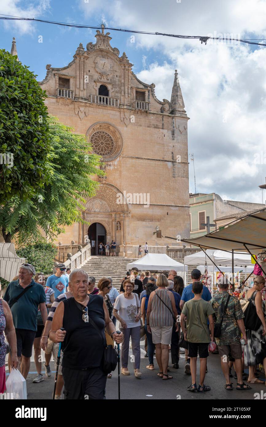 Felanitx, Spain; october 08 2023: Sunday weekly street market in the historic center of the Mallorcan town of Felanitx with tourists strolling around. Stock Photo