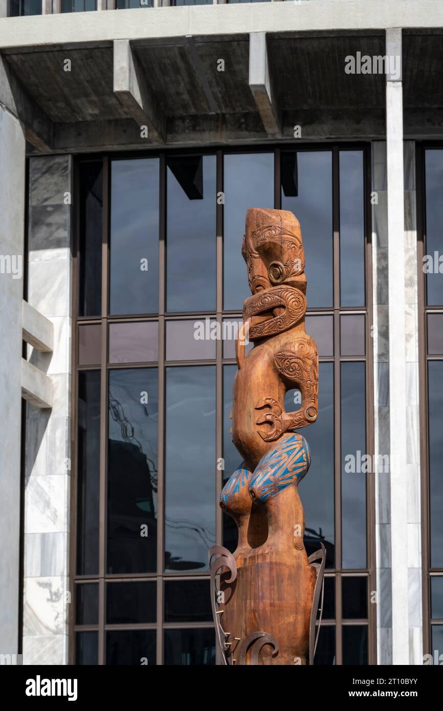 Carved Māori statue outside parliament buildings, Wellington, North Island, New Zealand Stock Photo