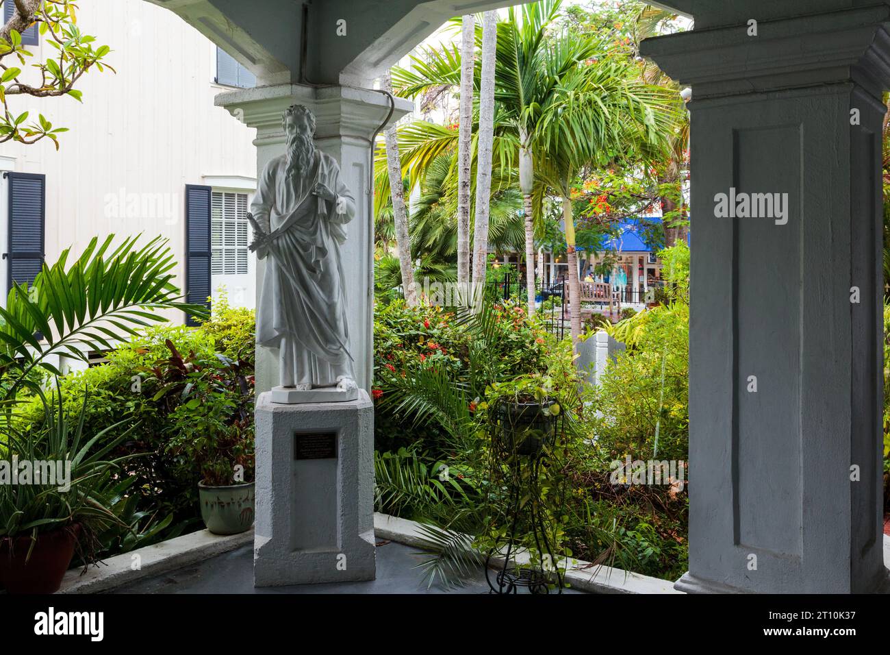 St Paul's Episcopal Church, Key West, Florida, USA: statue of St Paul memorial to Juanita Isabel Delgardo 'The Sword of the Spirit' Stock Photo