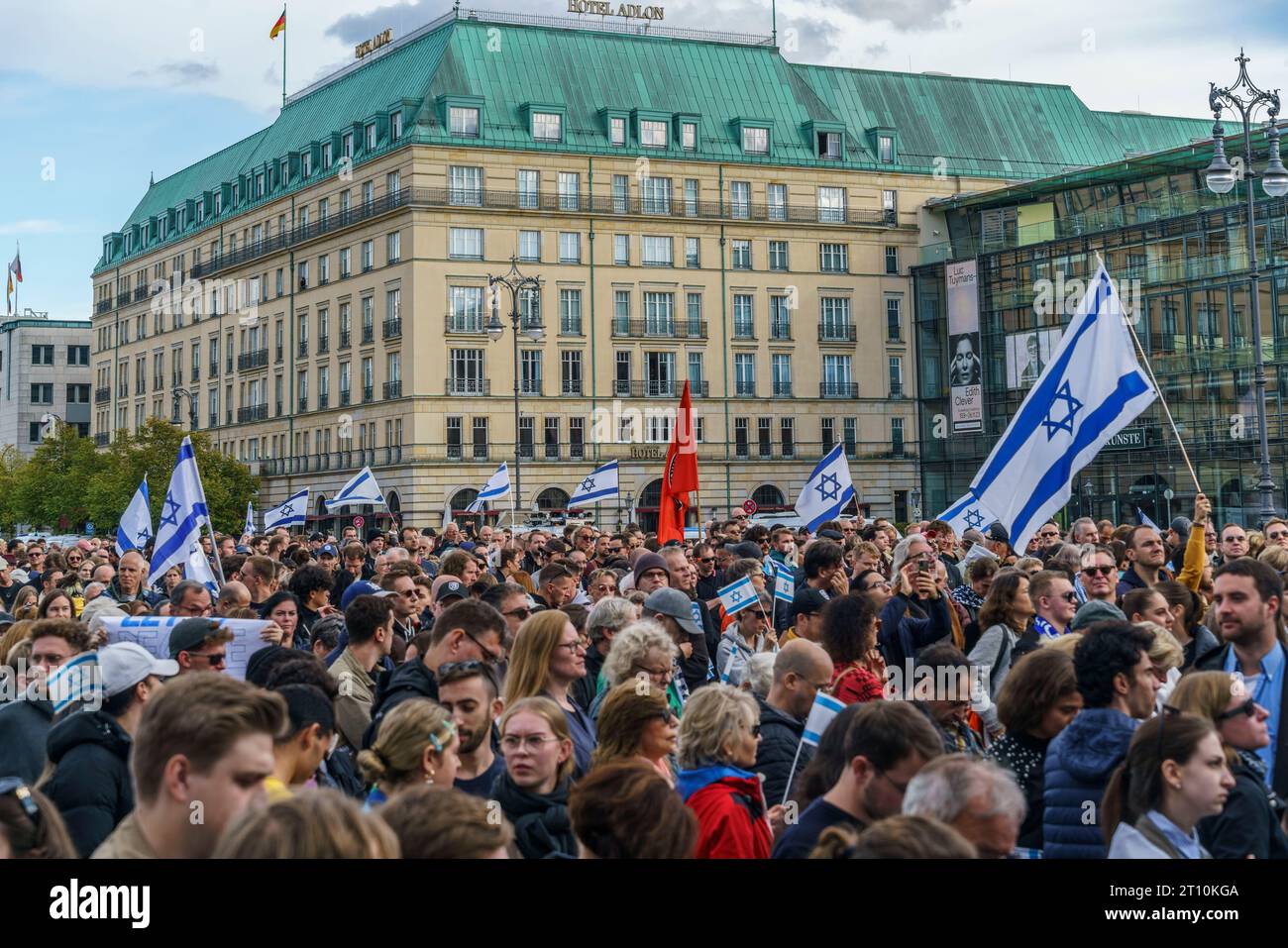 Solidaritätsdemo  fuer das von der islamistischen Hamas angegriffene Israel am Pariser Platz vor dem Brandenburger Tor in Berlin Stock Photo