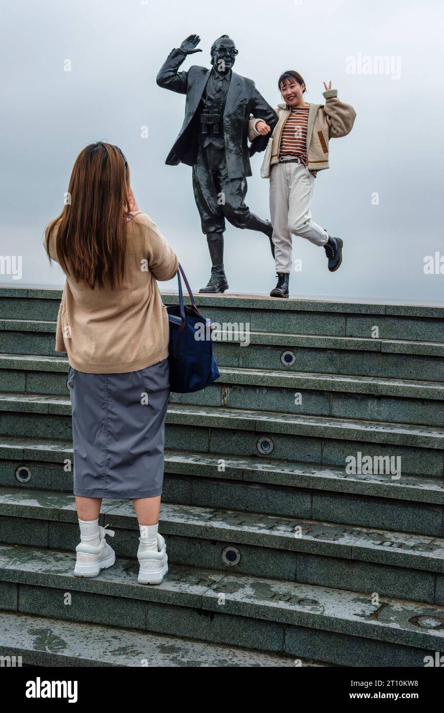Asian tourists taking photographs hi-res stock photography and images -  Alamy