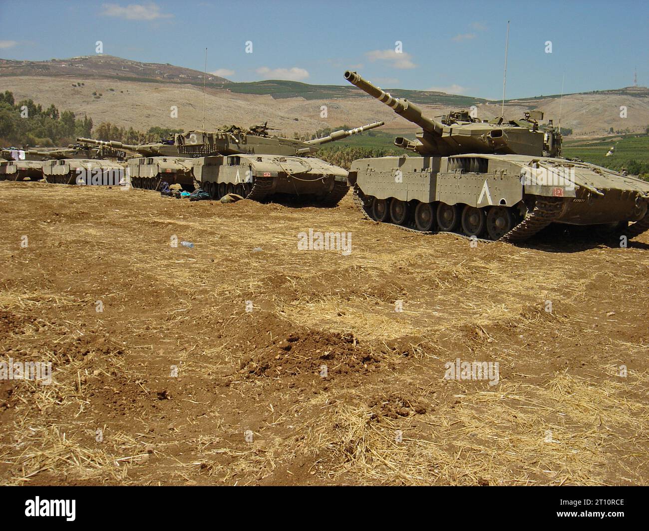 14th August 2006 The Israel-Hezbollah War 2006. After a ceasefire was announced at 08:00, Israeli Merkava 3 (Chariot) tanks are parked up just off the main road between Kfar Blum and Metula in the north-east of Israel. Stock Photo