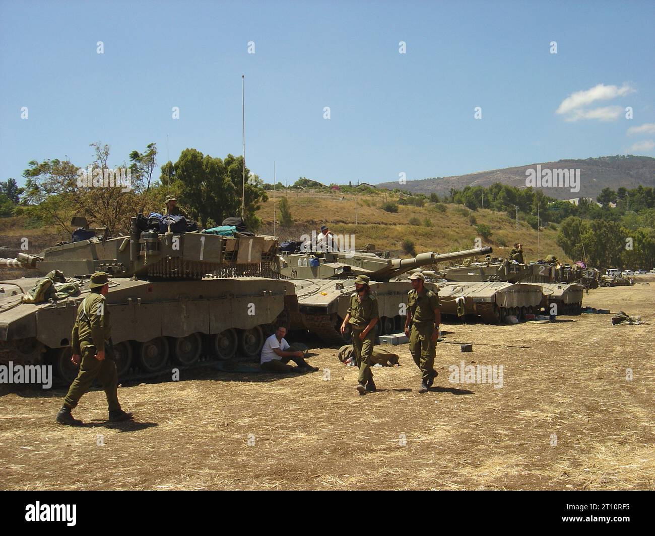 14th August 2006 The Israel-Hezbollah War 2006. After a ceasefire was announced at 08:00, Israeli Merkava 3 (Chariot) tanks are parked up just off the main road between Kfar Blum and Metula in the north-east of Israel. Stock Photo
