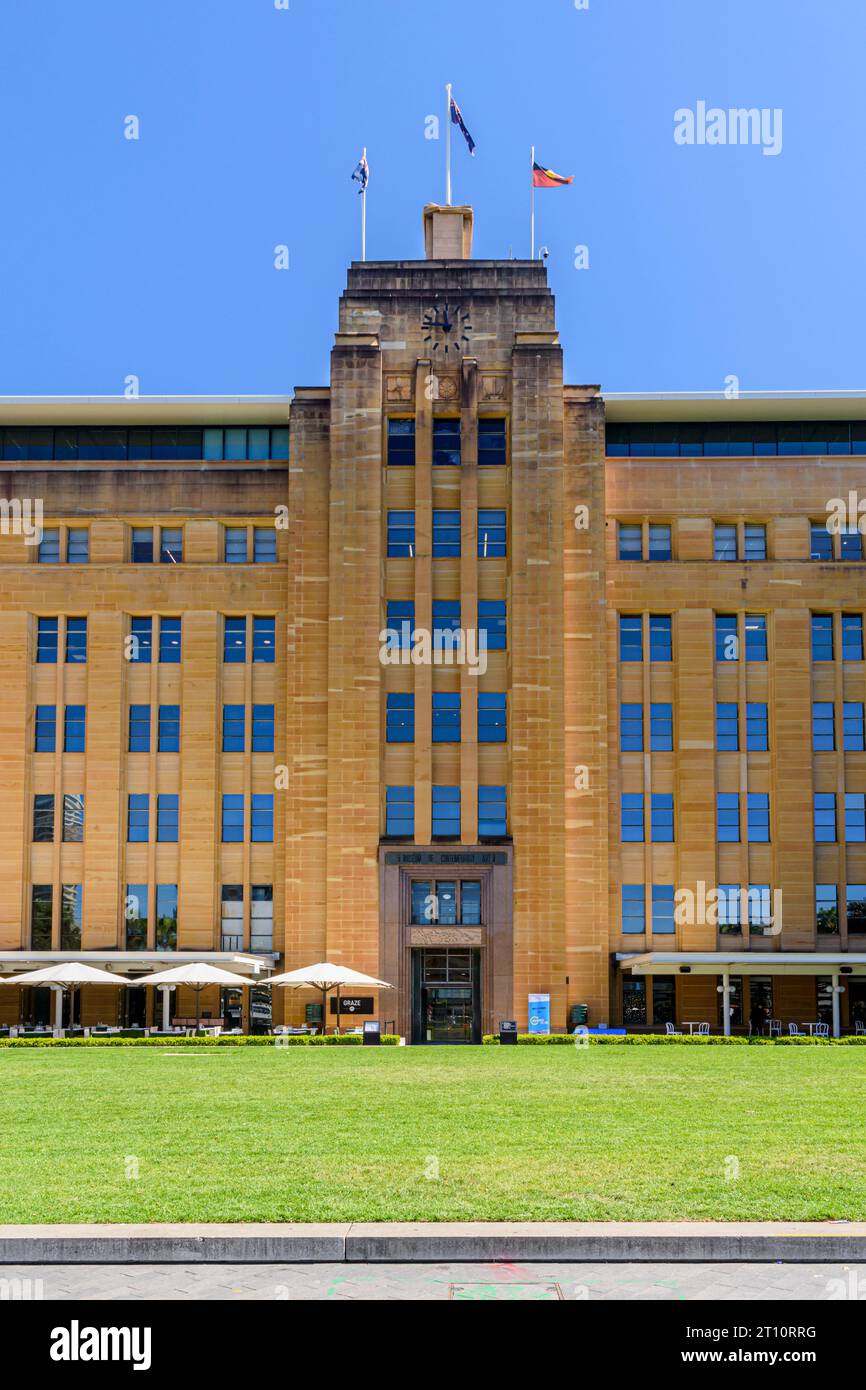 Late Art Deco facade of the Museum of Contemporary Art Australia, The