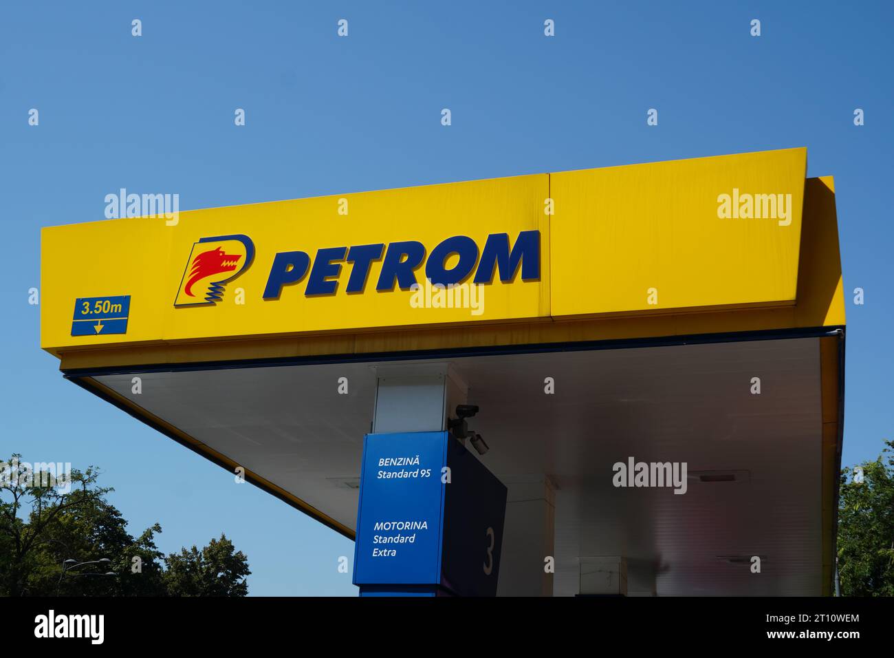 Bucharest romania petrol station hi-res stock photography and images ...