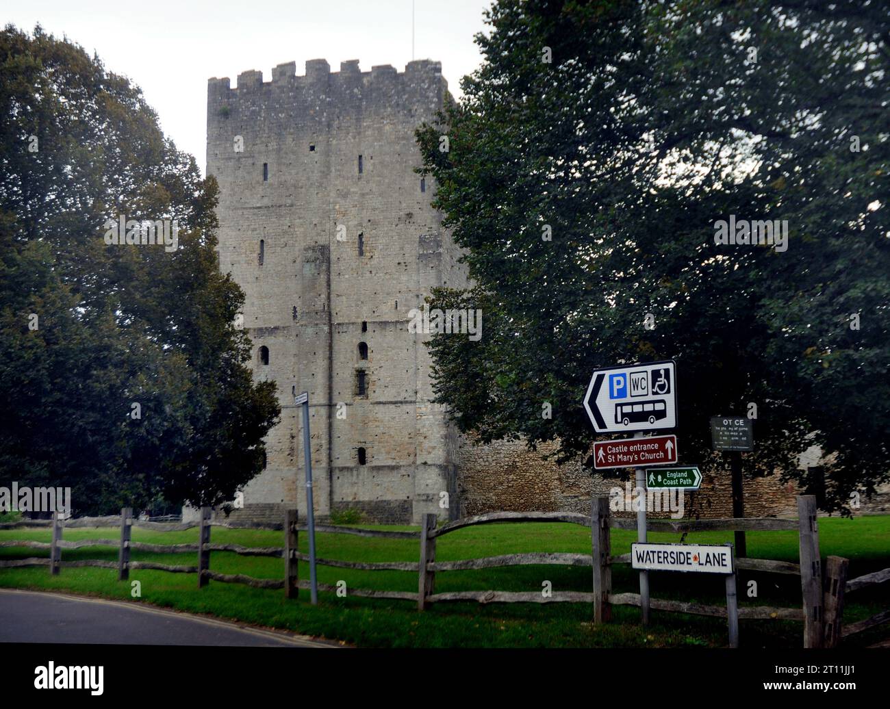 ENGLAND COASTAL PATH, PORTCHESTER, PORTCHESTER CASTLE, STREET
