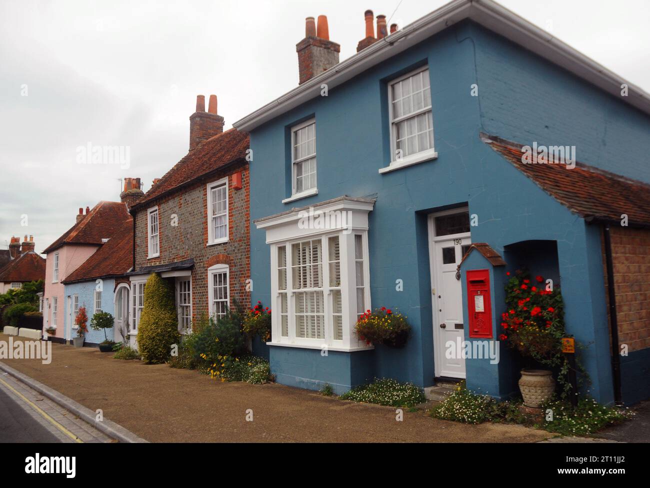 ENGLAND COASTAL PATH, PORTCHESTER, PORTCHESTER CASTLE, ST. CASTLE