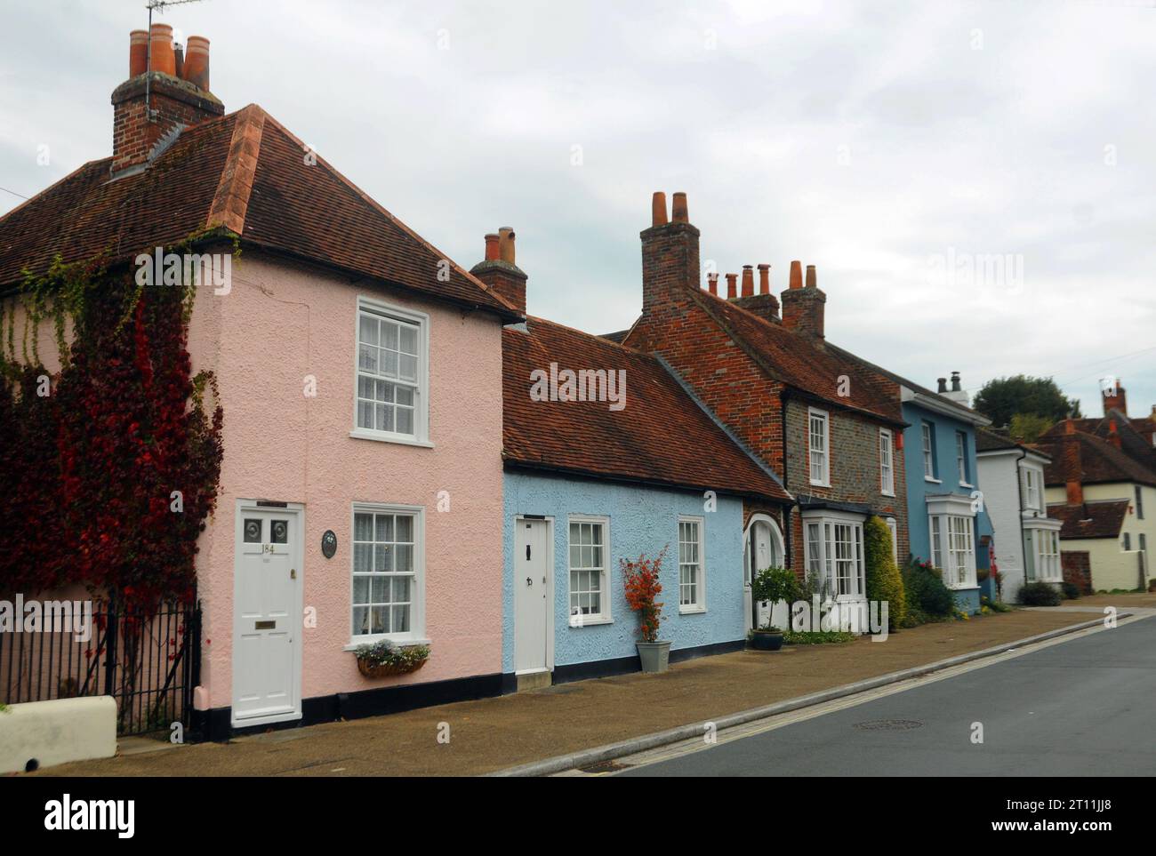 ENGLAND COASTAL PATH, PORTCHESTER, PORTCHESTER CASTLE, ST. CASTLE