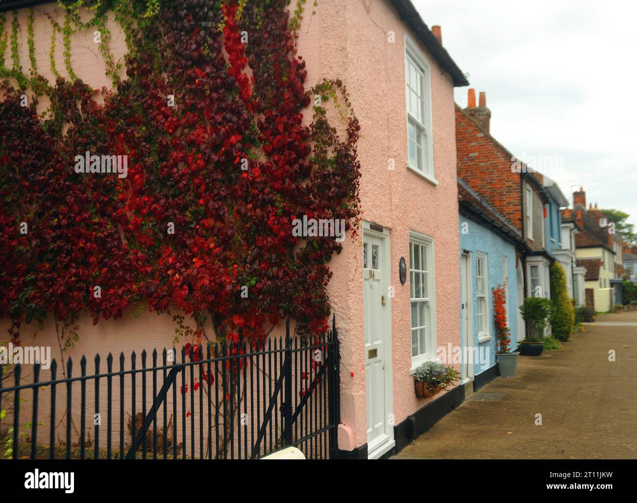 ENGLAND COASTAL PATH, PORTCHESTER, PORTCHESTER CASTLE, CASTLE STREET