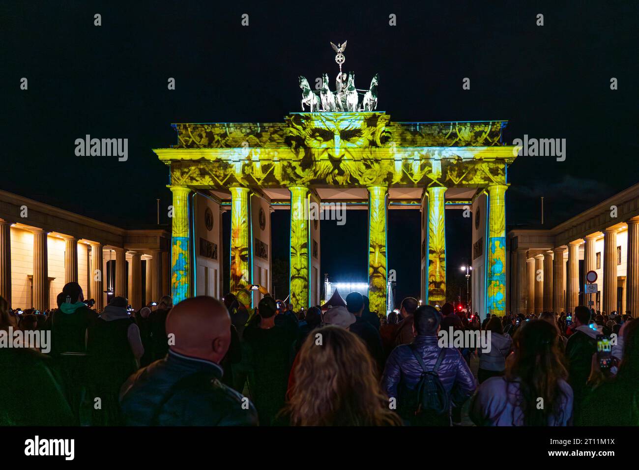 Das angestrahlte Brandenburger Tor während des 19. Festivals of Light