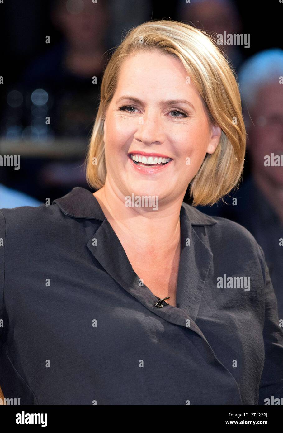 Judith Rakers im Bild: Judith Rakers - Moderator von 3nach9. Vor Beginn ...