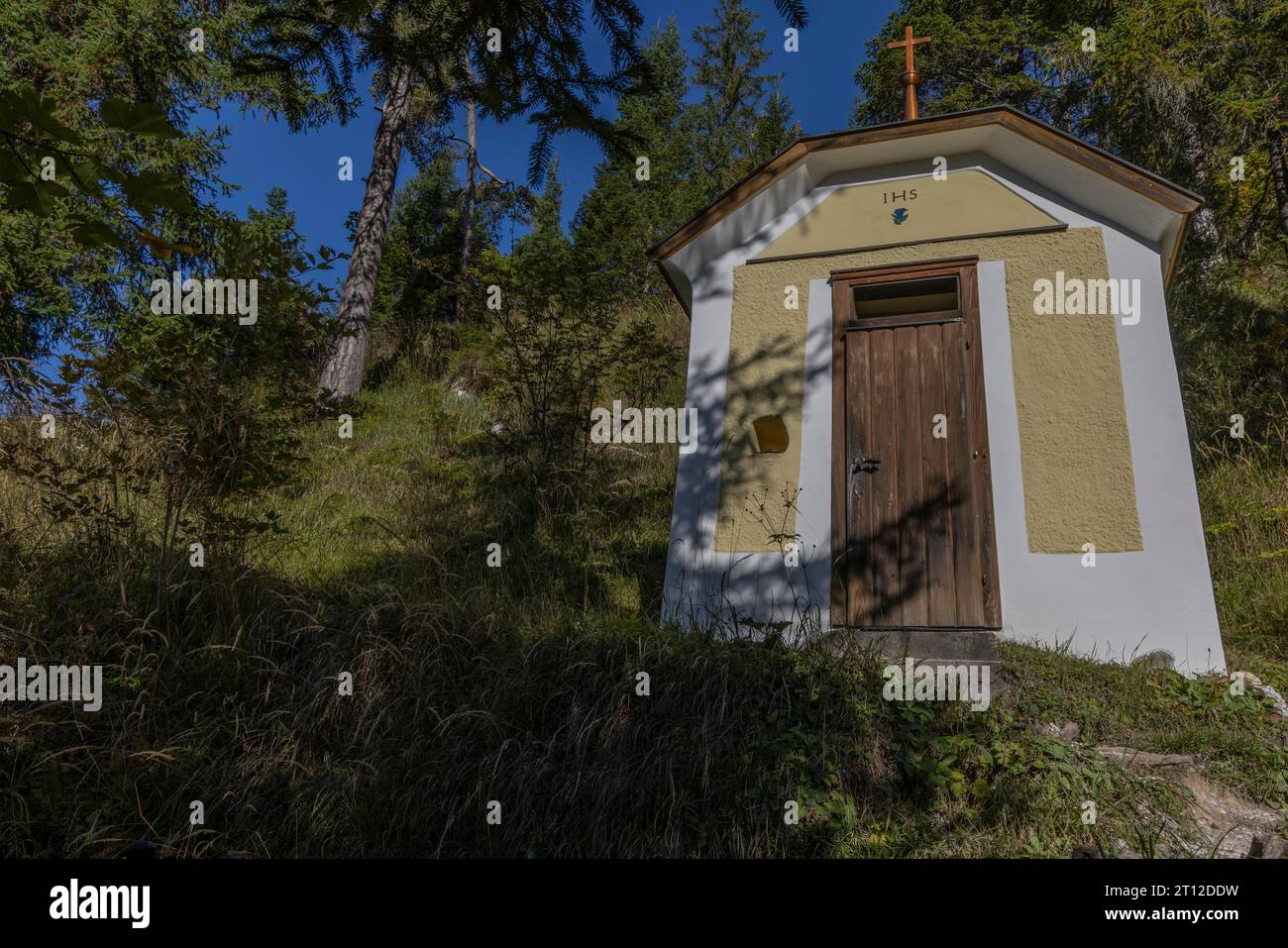 Chapel on the hiking trail to the grotto in Maria Alm, Salzburg Stock Photo