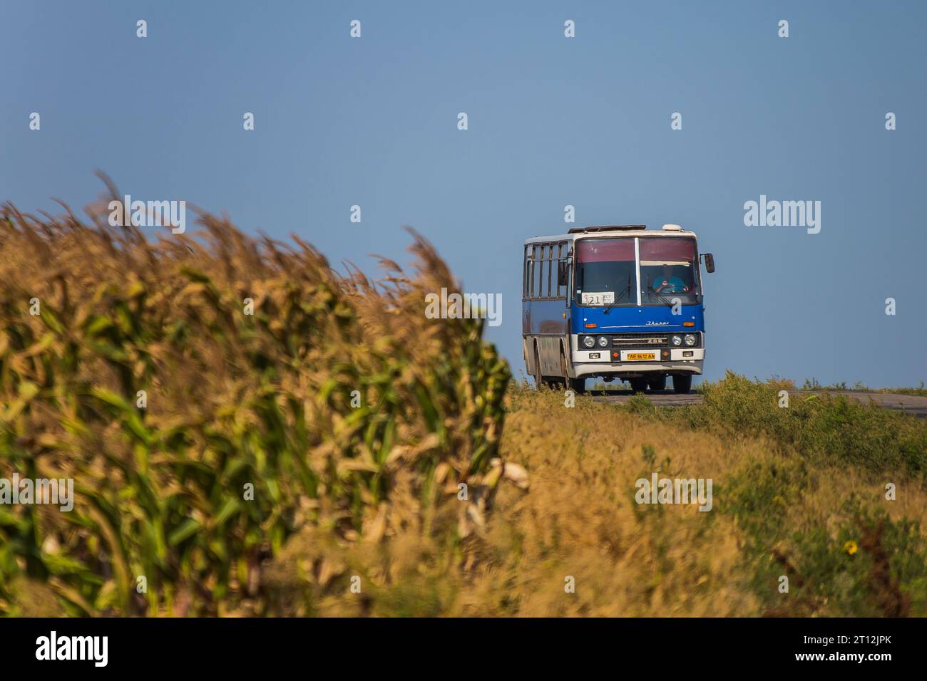 21.08.2021. Ukraine, road T1210 betwwen Petrove and  Kryvyi Rih. Ikarus 256 transporting miners from central mountain-concentrating industrial complex Stock Photo