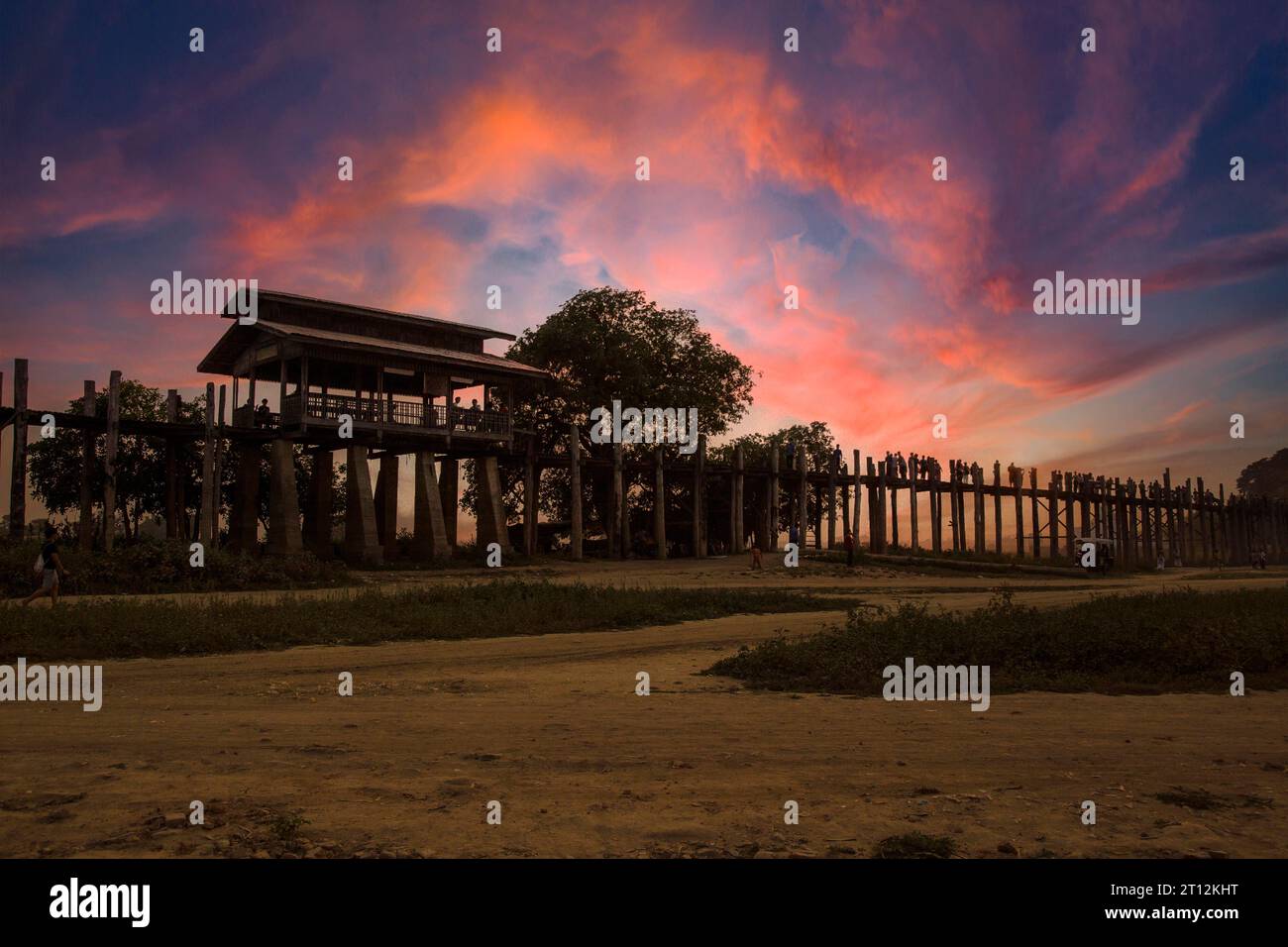 Beautiful sunset at U Bein Bridge in Myanmar Stock Photo - Alamy