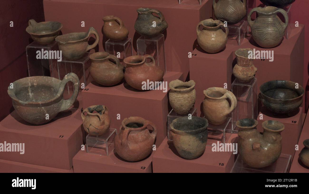 Ceramics. Tarxien Cemetery Phase (2400 BC to 1500 BC). Bronze Age. National Museum of Archaeology. Valletta. Malta. Stock Photo