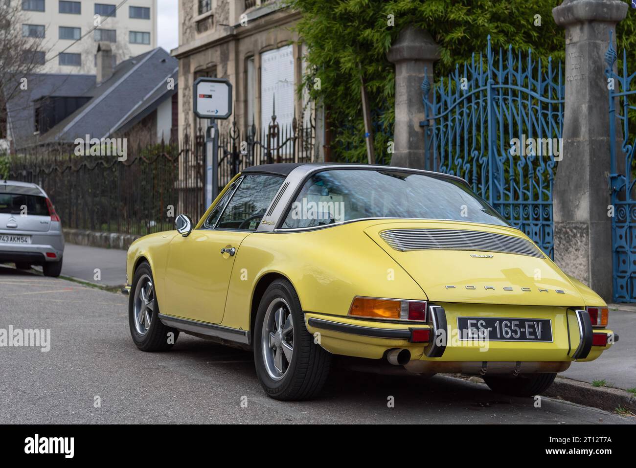 Yellow Porsche 911S Targa parked in a street Stock Photo