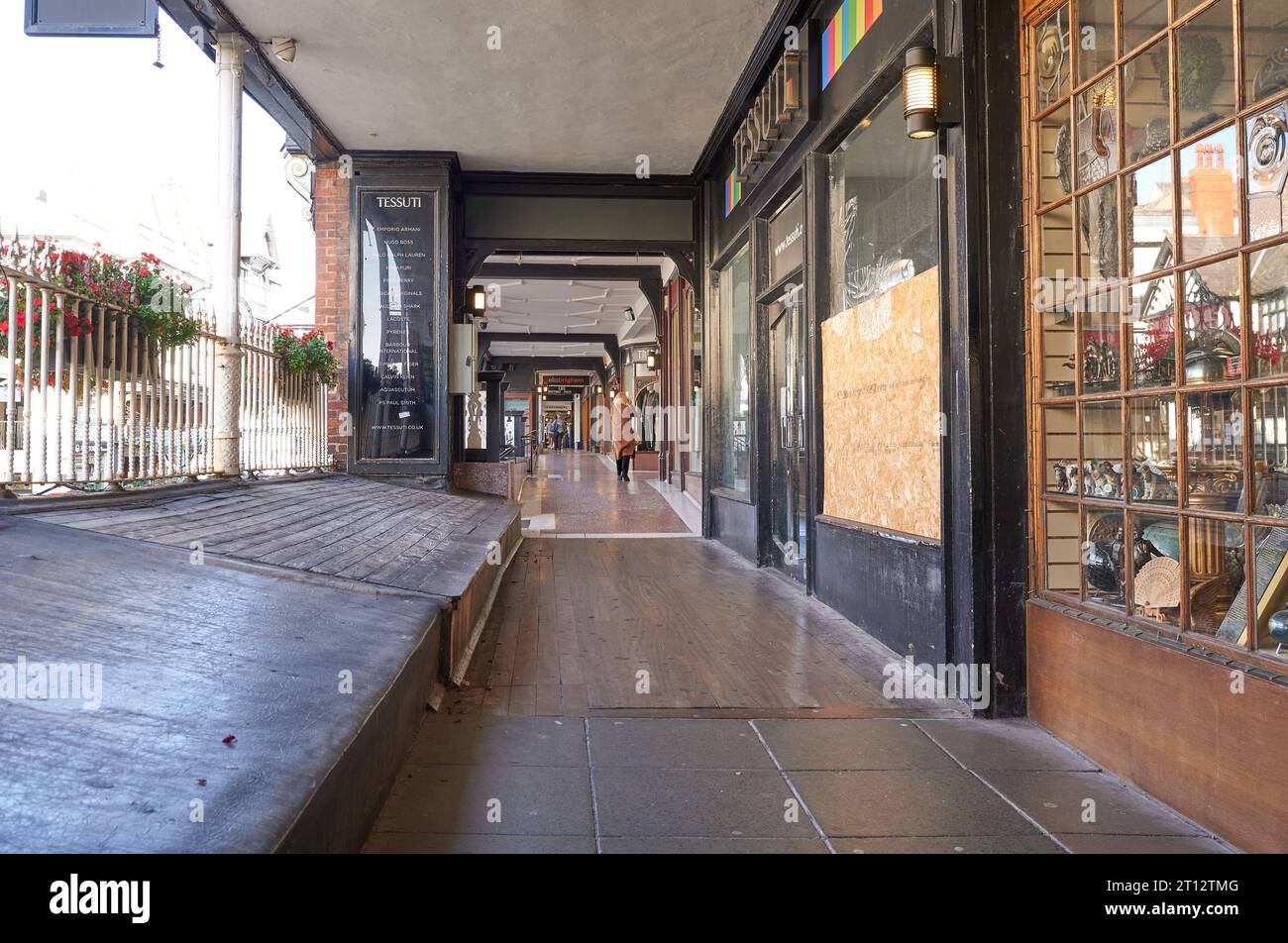Chester Rows Shops Empty city cheshire england shops hi-res stock photography and images ...