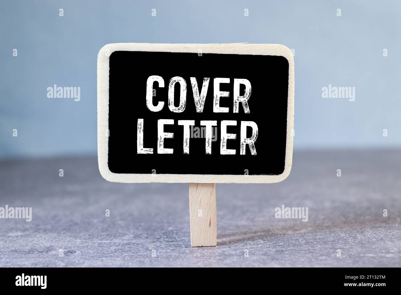 Notepad with the inscription COVER LETTER. Business letter text concept ...