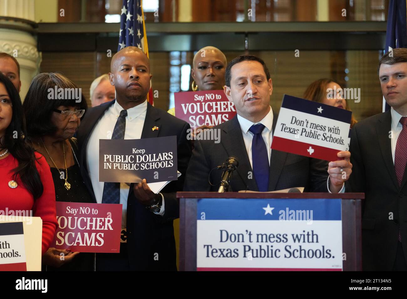 austin-texas-usa-october-9-2013-house-democrats-including-state-rep