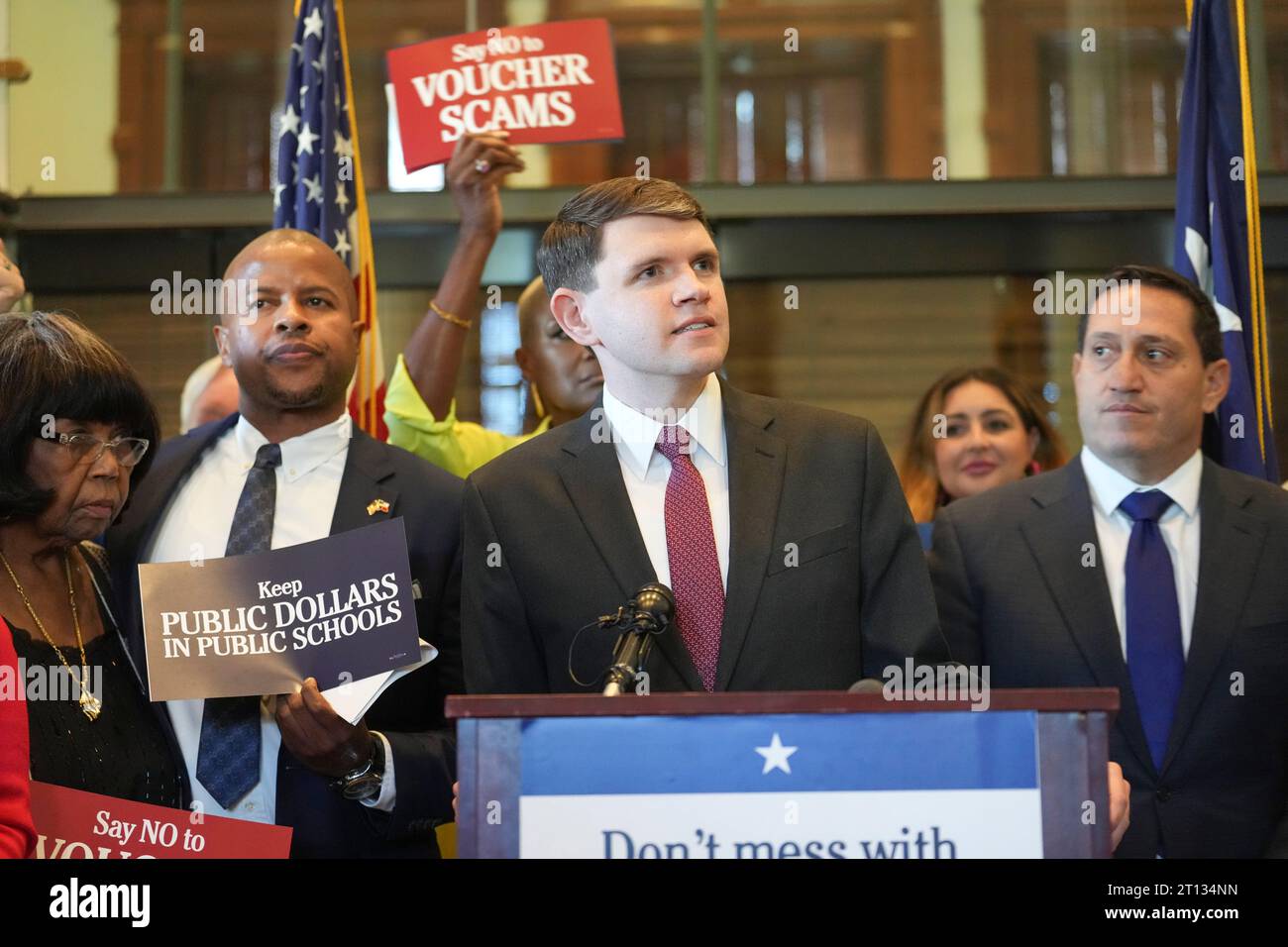 austin-texas-usa-october-9-2013-house-democrats-including-state-rep