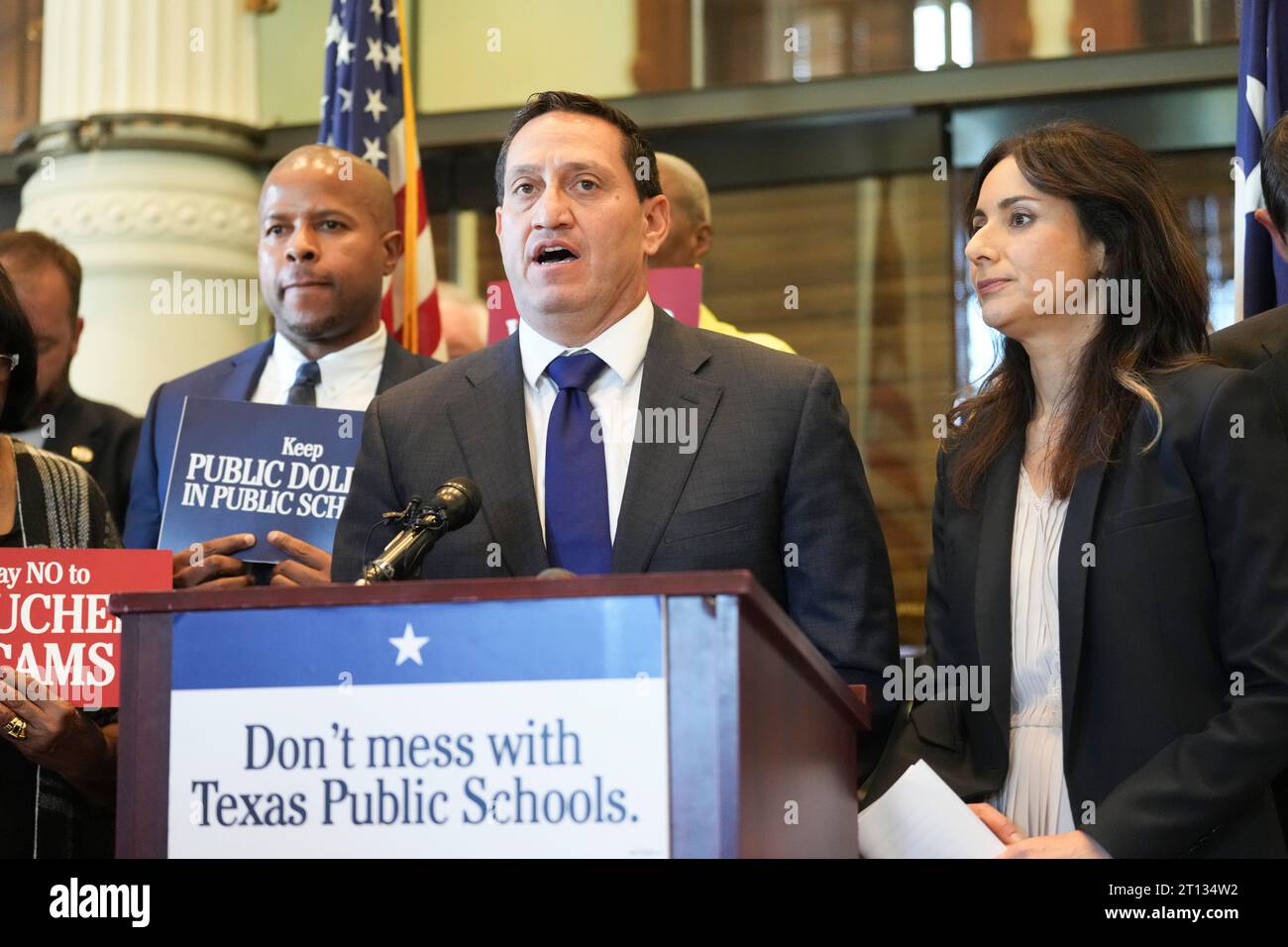 austin-texas-usa-october-9-2013-house-democrats-including-state-rep