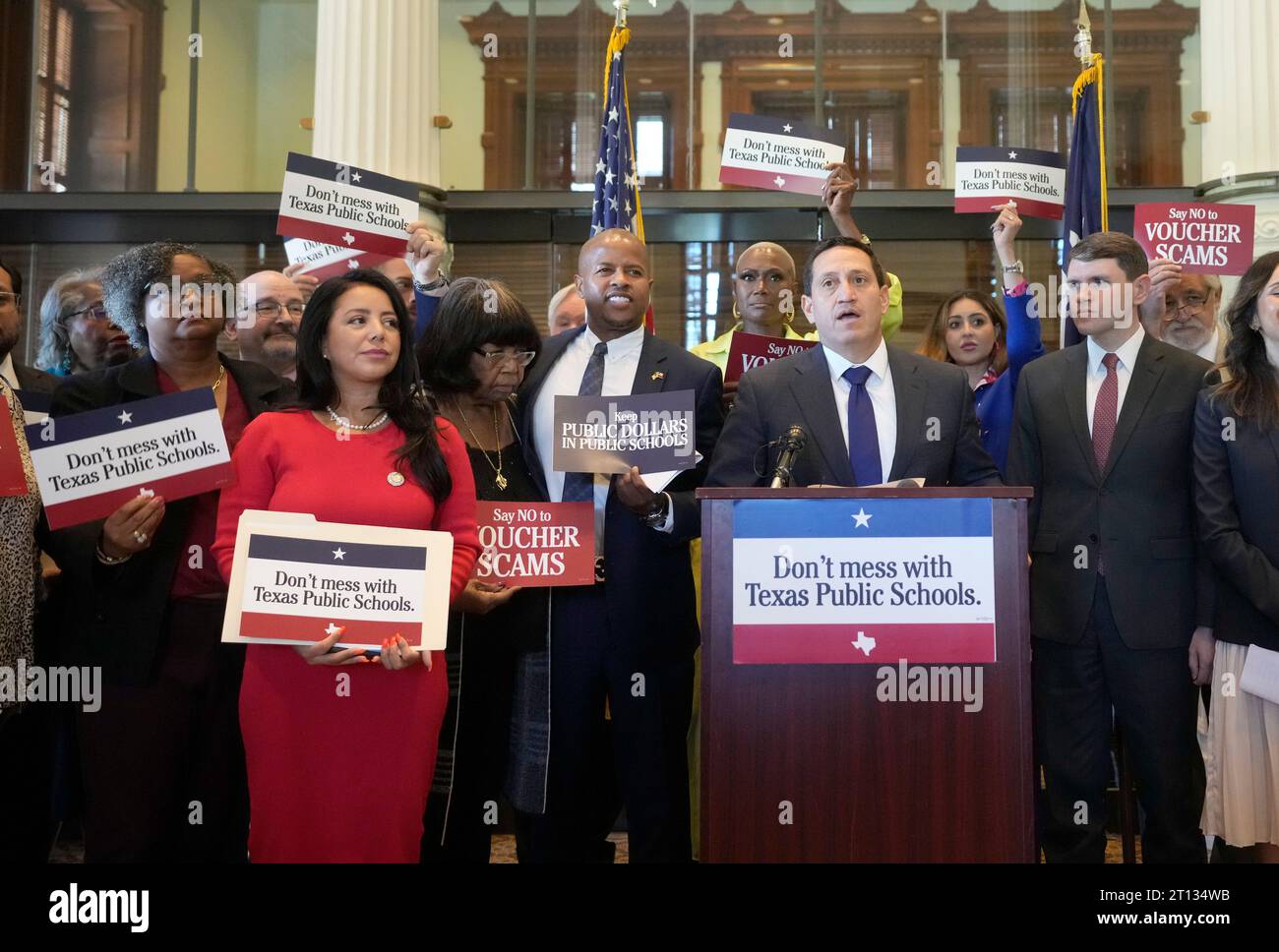 austin-texas-usa-october-9-2013-house-democrats-including-state-rep