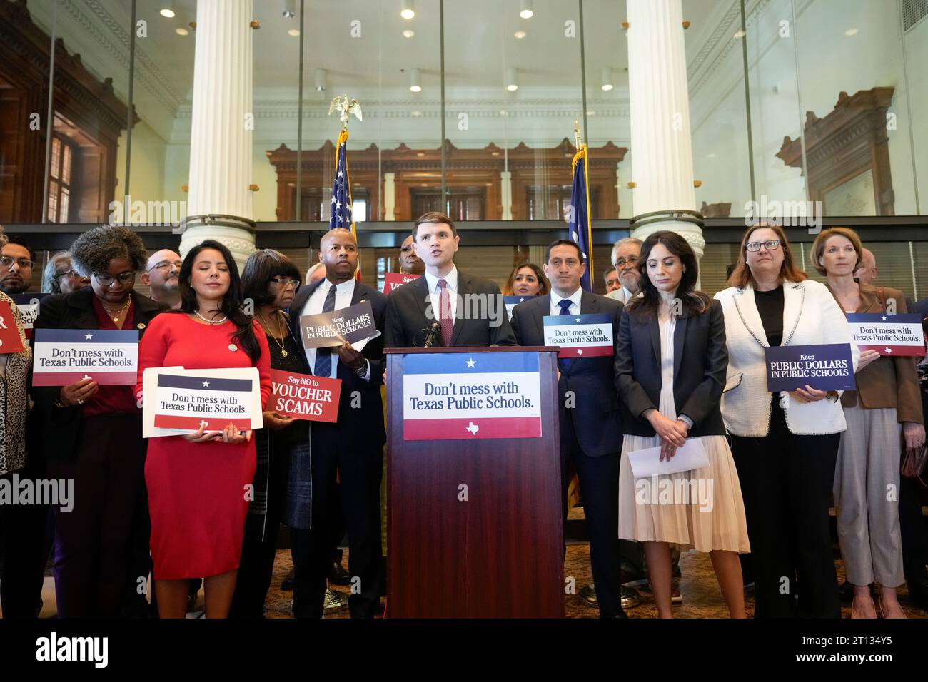 austin-texas-usa-october-9-2013-house-democrats-including-state-rep