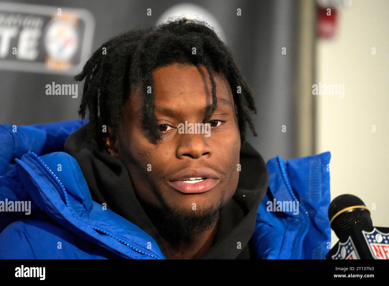 Pittsburgh Steelers wide receiver George Pickens meets with reporters following an NFL football game against the Baltimore Ravens in Pittsburgh, Sunday, Oct. 8, 2023. (AP Photo/Gene J. Puskar) Stock Photo