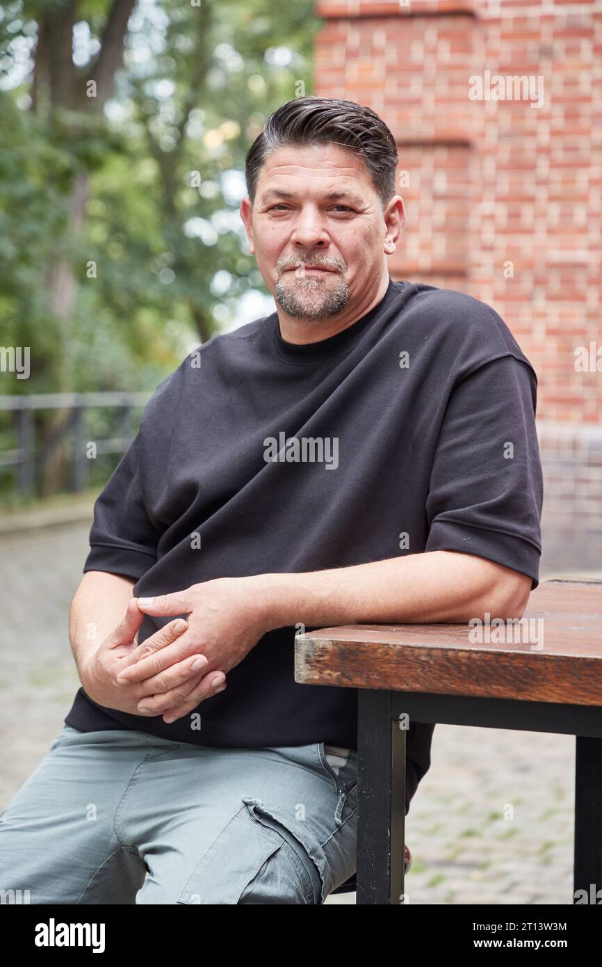Hamburg, Germany. 18th Sep, 2023. Tim Mälzer, chef and author, sits outside the restaurant 'Bullerei' on the occasion of an interview about his new book and the situation of pubs in Hamburg. (to dpa: 'Gastronome and TV chef Tim Mälzer: 'A cookbook should inspire') Credit: Georg Wendt/dpa/Alamy Live News Stock Photo